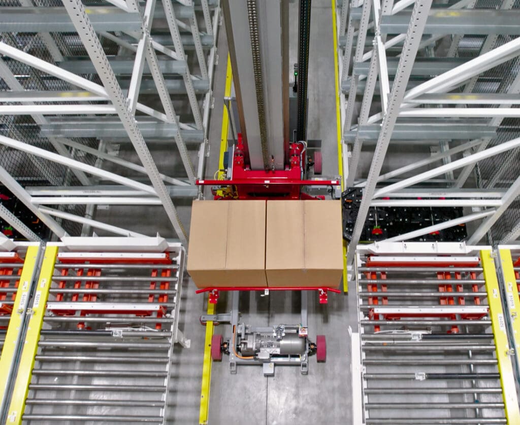 automated storage retrieval system in a distribution center